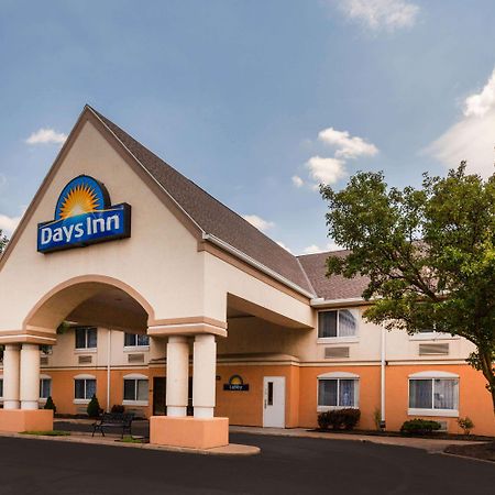 Days Inn By Wyndham Milan Sandusky South Екстер'єр фото