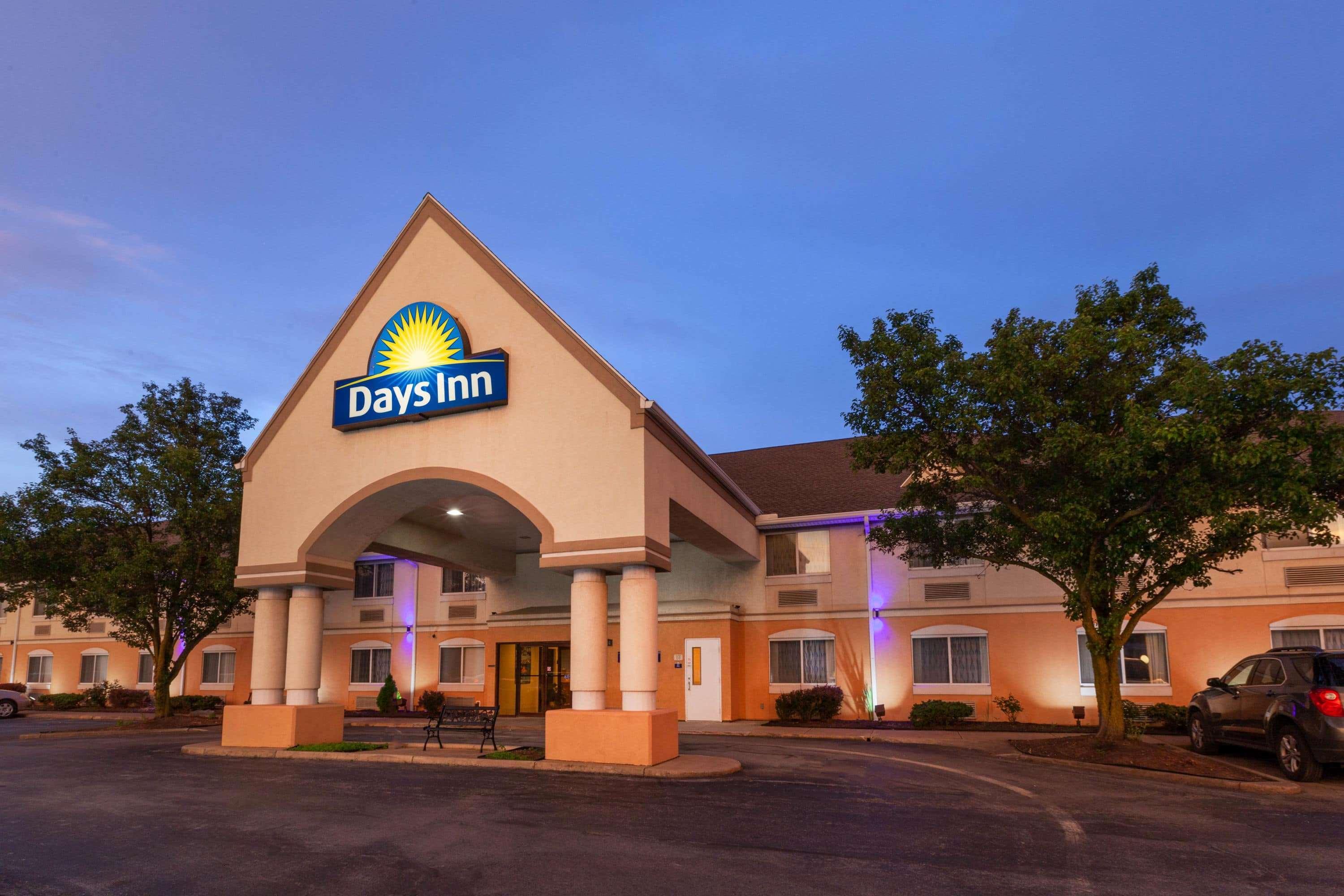 Days Inn By Wyndham Milan Sandusky South Екстер'єр фото